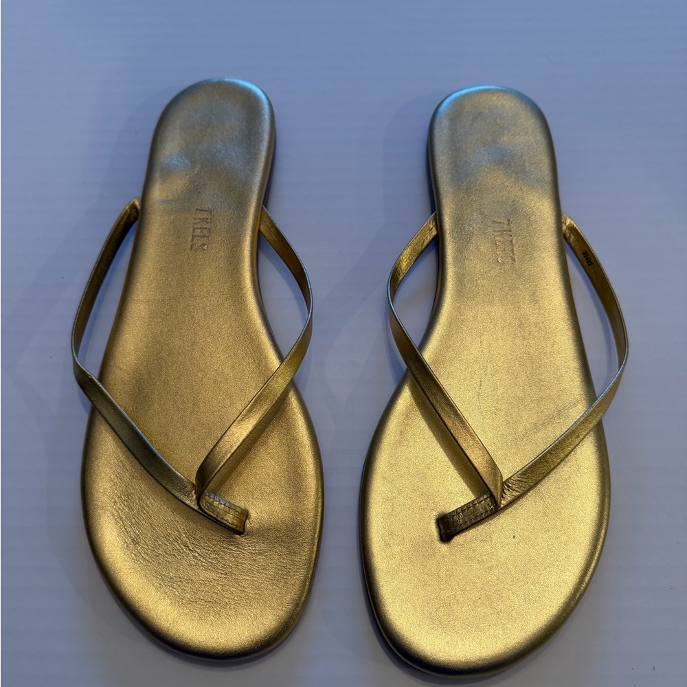 NWOT Tkees Gold Flip Flops 11